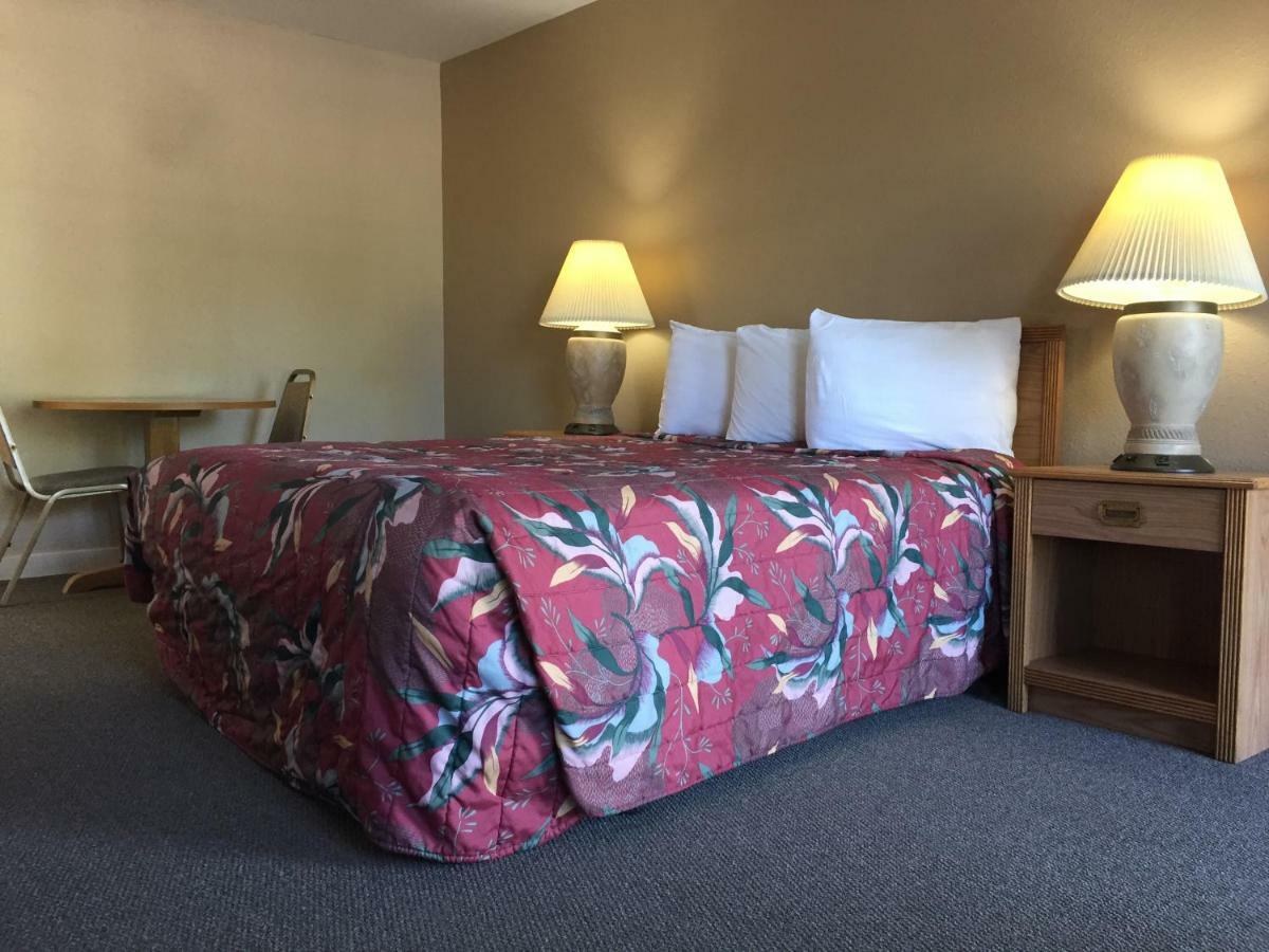Jack Pine Motel Riverton Bagian luar foto
